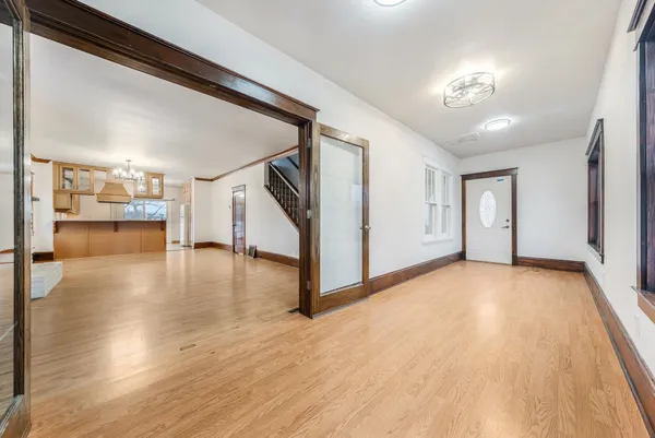 $485,000 | 1721 West Main Street, Little Chute, WI 54911