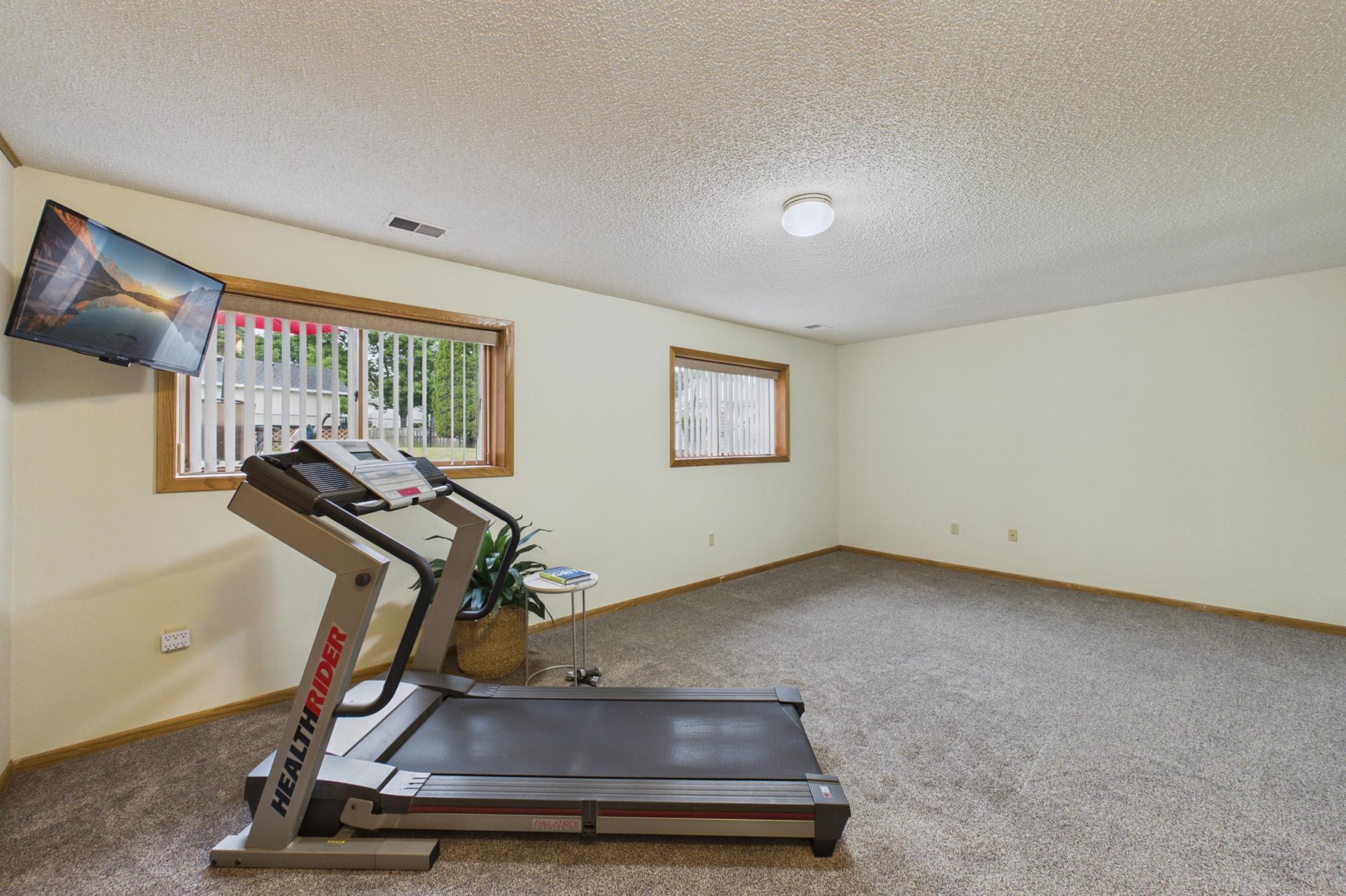 9176 Sierra Road Woodbury, MN 55125 - Photo 20 of 36