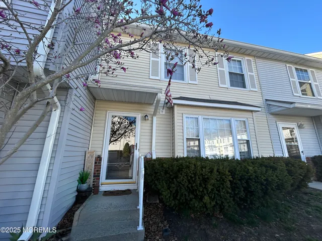 $309,900 | 99 Joan Court, Jackson, NJ 08527