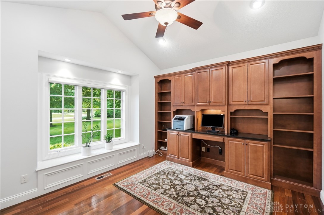 8010 Country Brook Court Springboro, OH 45066 - Photo 5 of 47