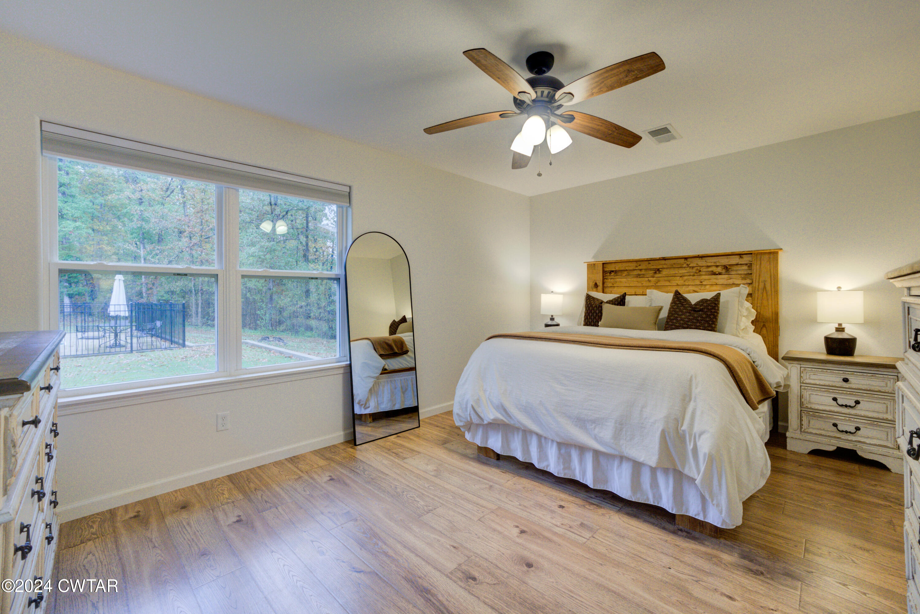 3922 Old Medina Road Medina, TN 38355 - Photo 32 of 51 a bedroom with a large bed and a large window