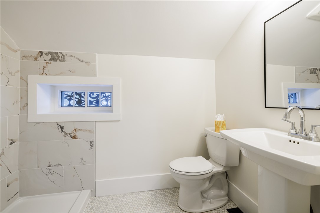 7834 N Road Victor, NY 14564 - Photo 29 of 47 Upstairs full bathroom