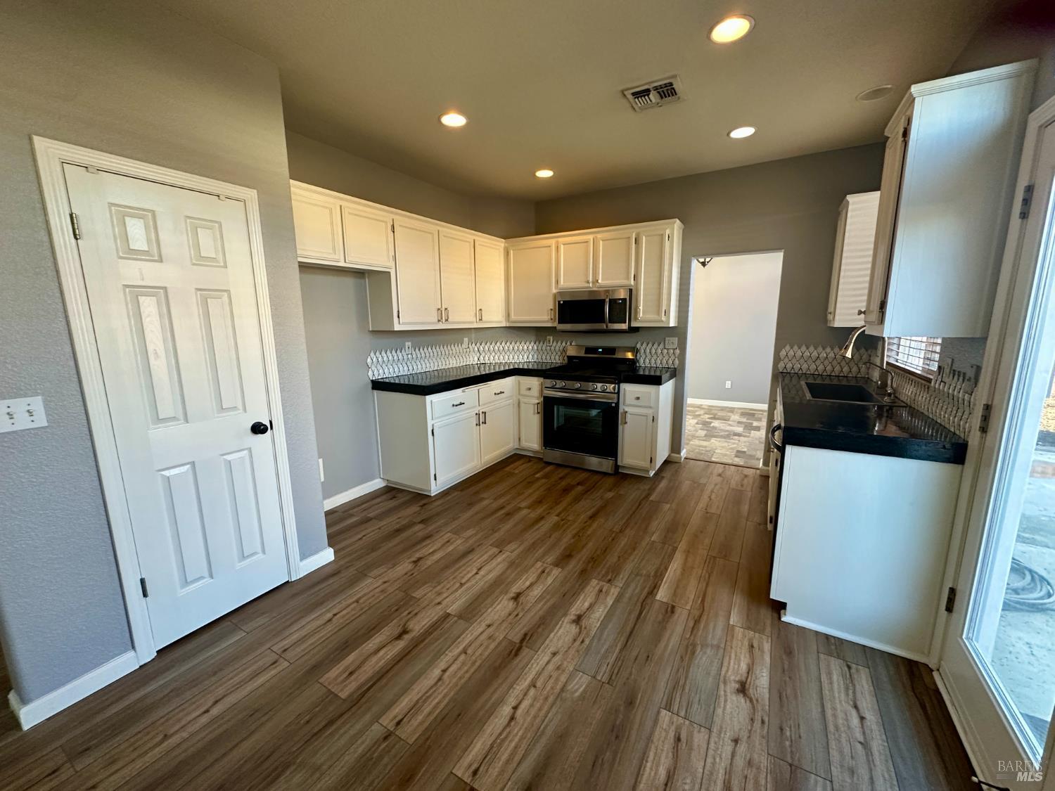 590 Anderson Way Rio Vista, CA 94571 - Photo 5 of 39