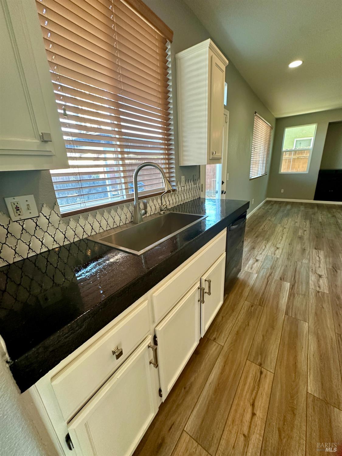 590 Anderson Way Rio Vista, CA 94571 - Photo 6 of 39