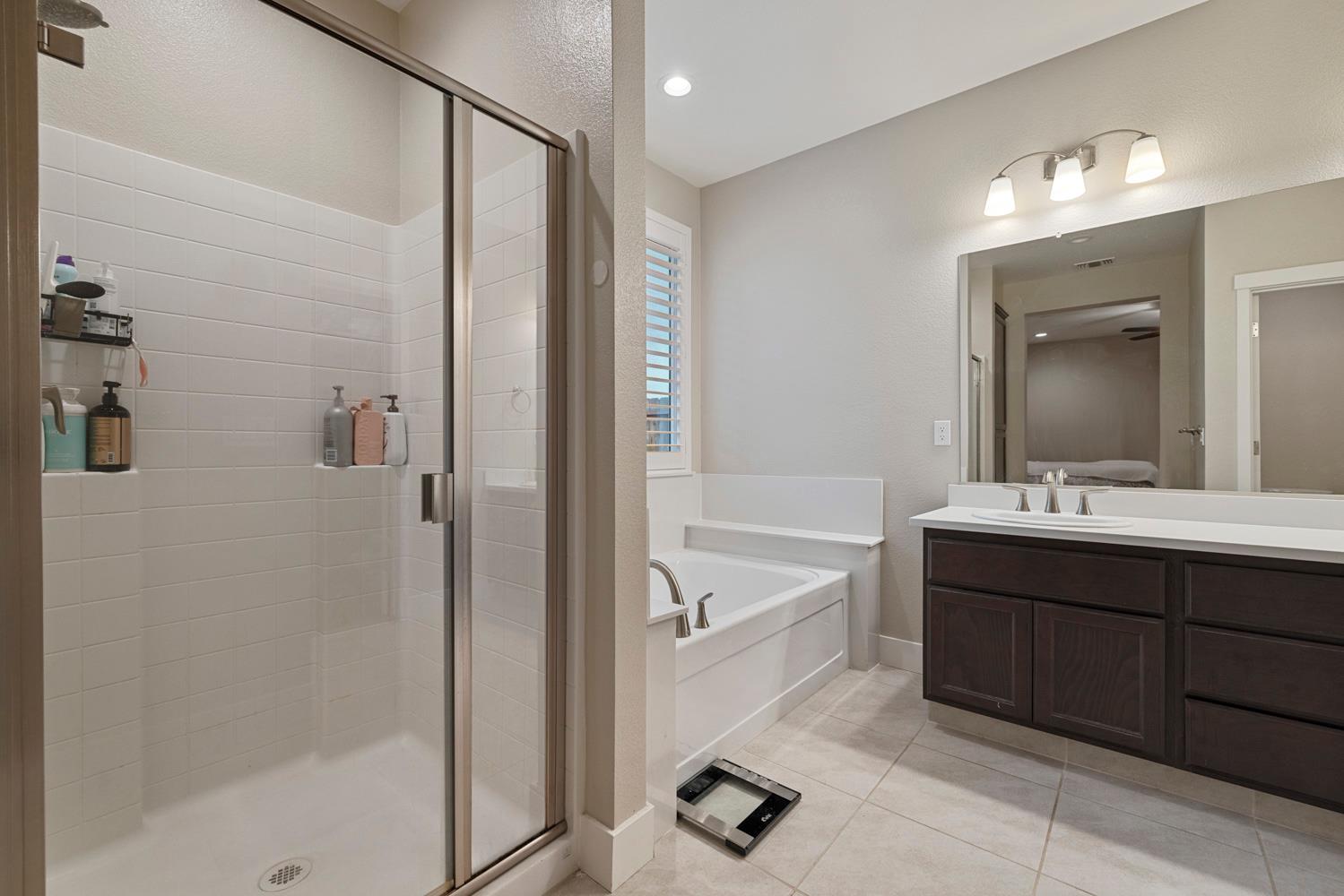 3700 Colorado Avenue Turlock, CA 95382 - Photo 20 of 46 a bathroom with a tub sink shower and mirror