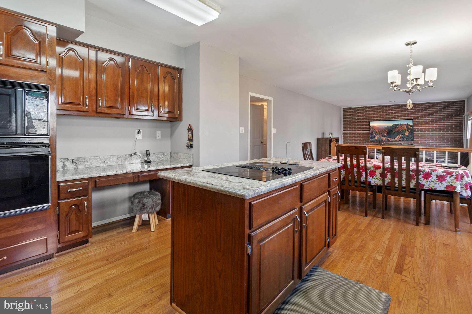 6042 Munson Hill Road Falls Church, VA 22044 - Photo 12 of 77 Cooktop