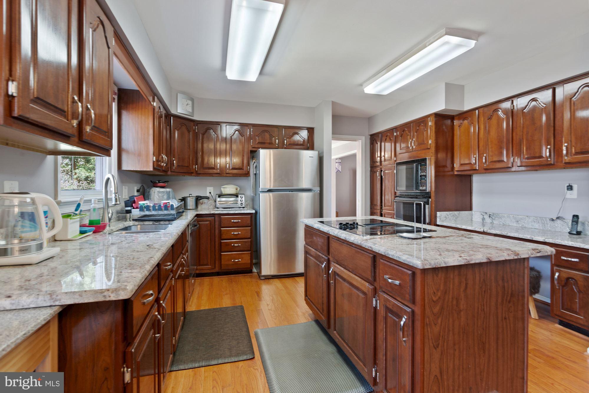 6042 Munson Hill Road Falls Church, VA 22044 - Photo 13 of 77 Lot of counterspace