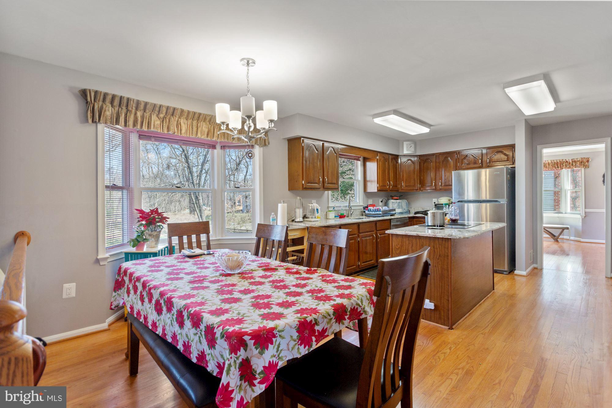 6042 Munson Hill Road Falls Church, VA 22044 - Photo 16 of 77 Bay Window!