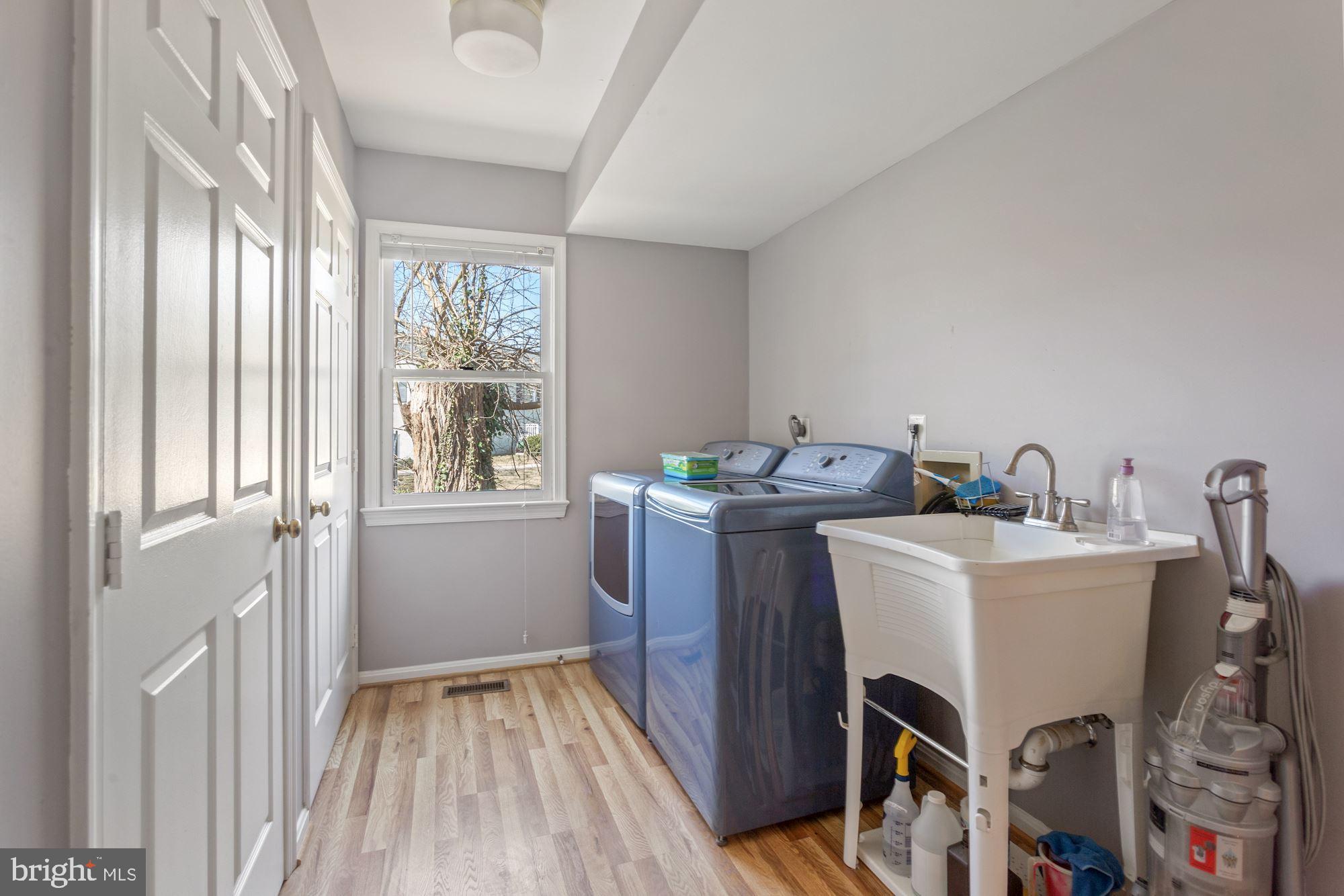 6042 Munson Hill Road Falls Church, VA 22044 - Photo 17 of 77 Laundry on Main Level