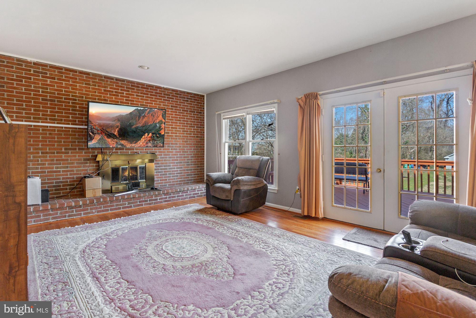 6042 Munson Hill Road Falls Church, VA 22044 - Photo 21 of 77 Family Room going to spacious deck