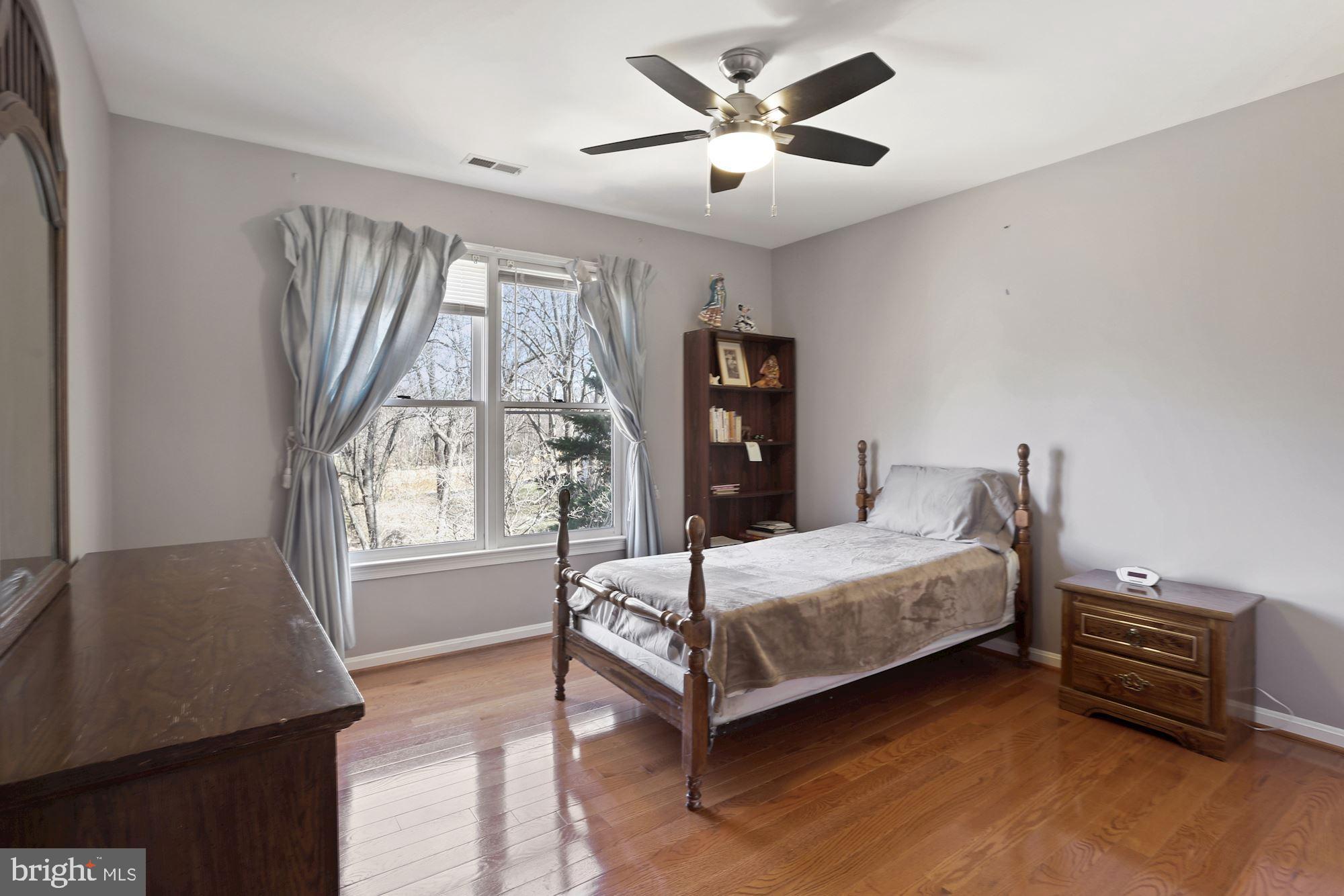6042 Munson Hill Road Falls Church, VA 22044 - Photo 23 of 77 Bedroom 3