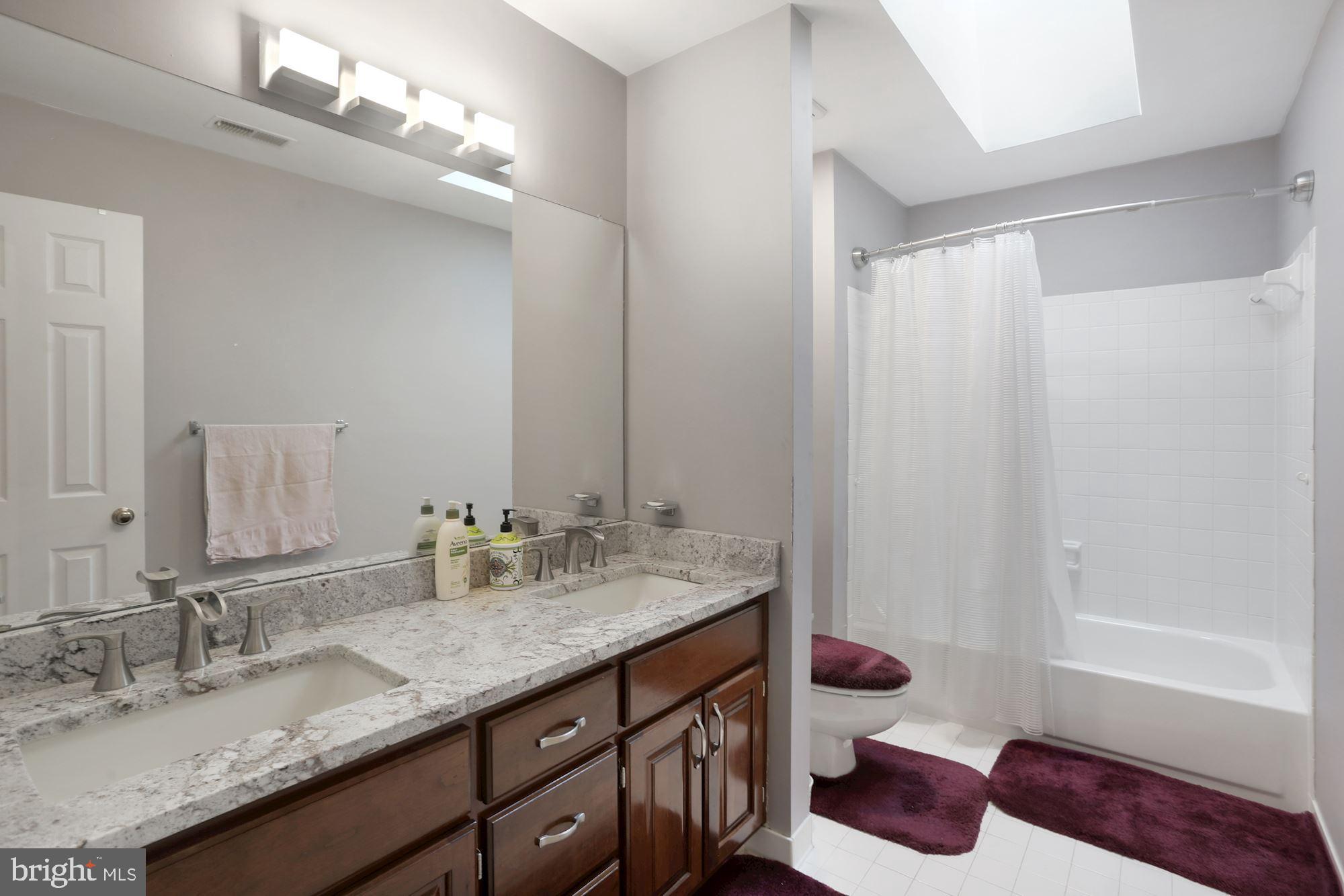 6042 Munson Hill Road Falls Church, VA 22044 - Photo 24 of 77 Full Bathroom on Upper Level