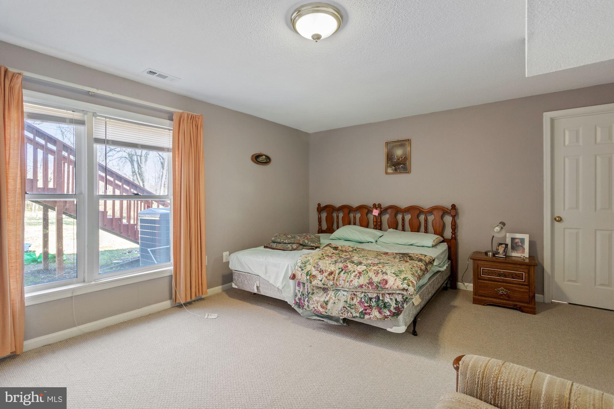 6042 Munson Hill Road Falls Church, VA 22044 - Photo 38 of 77 Bedroom 5