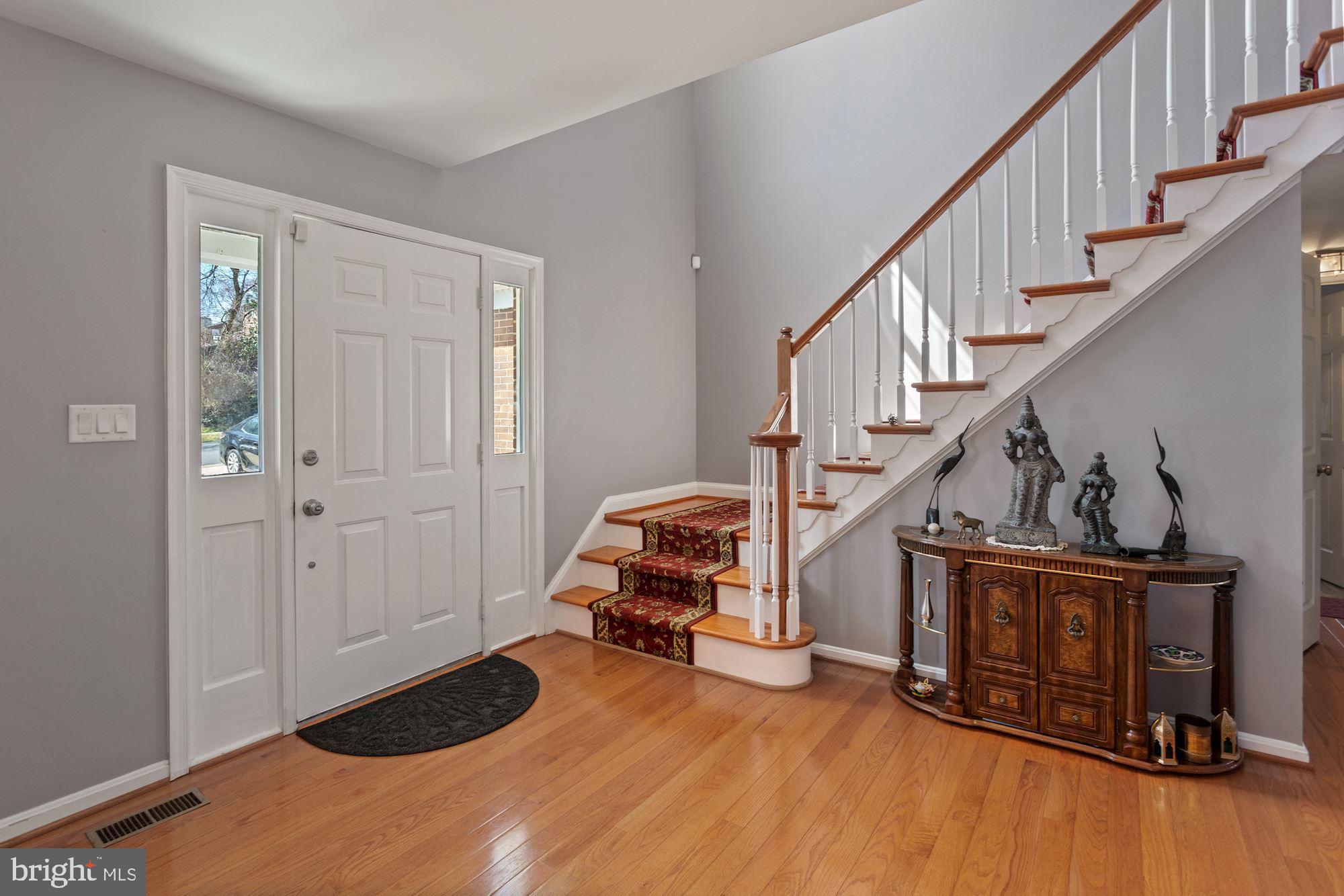 6042 Munson Hill Road Falls Church, VA 22044 - Photo 4 of 77 Entrance Stairs