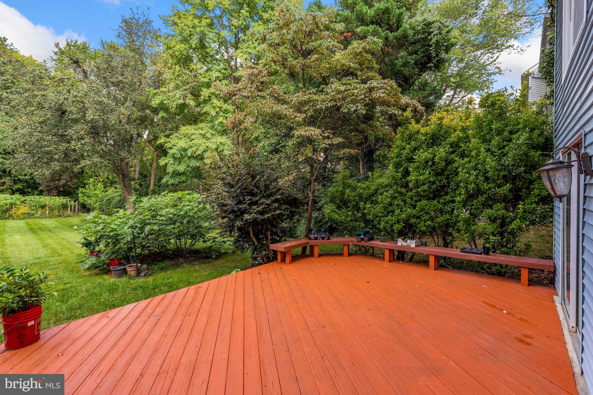 6042 Munson Hill Road Falls Church, VA 22044 - Photo 44 of 77 Ground Wooden Patio