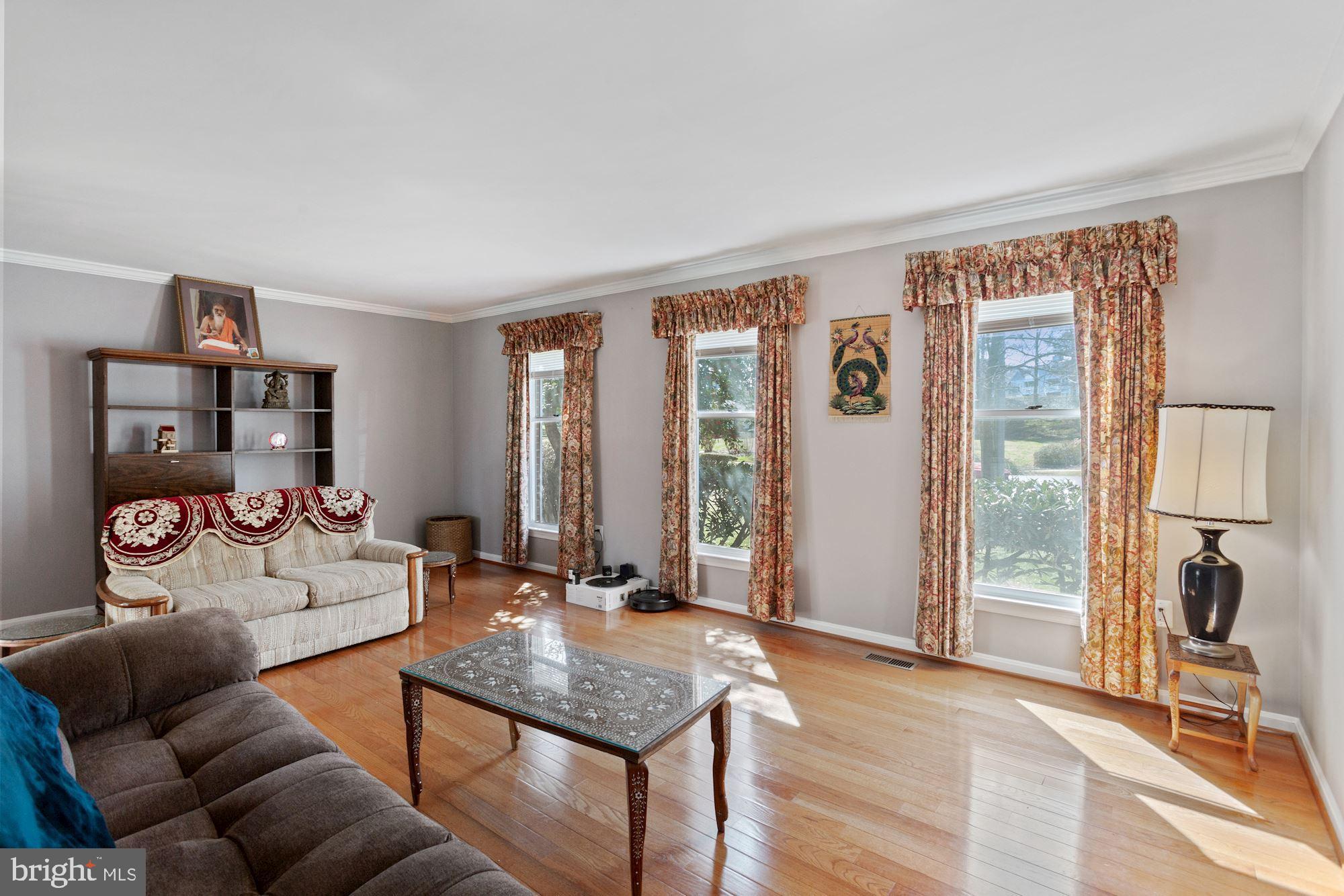 6042 Munson Hill Road Falls Church, VA 22044 - Photo 7 of 77 Plenty of natural light!