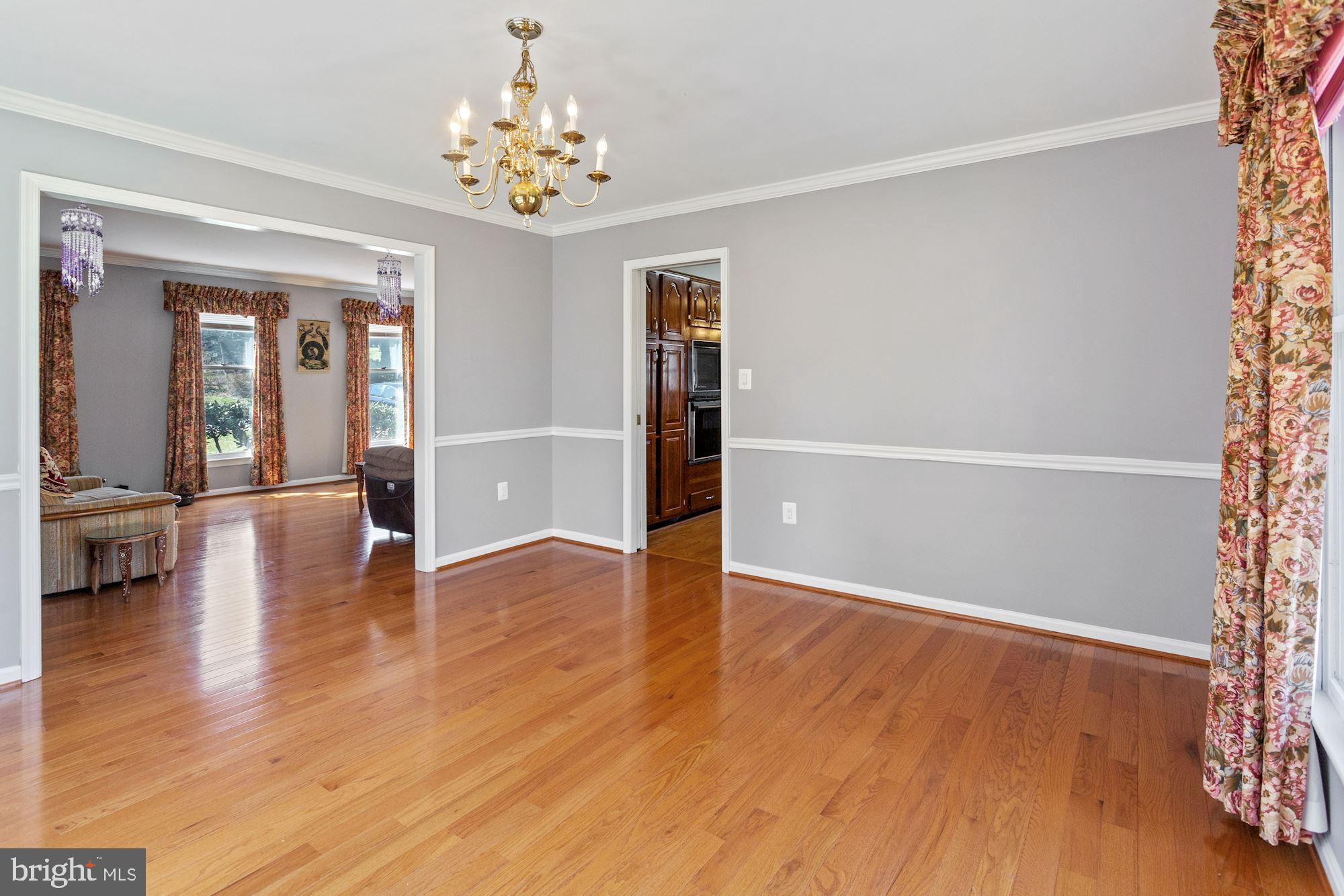 6042 Munson Hill Road Falls Church, VA 22044 - Photo 9 of 77 Dining area Hardwood