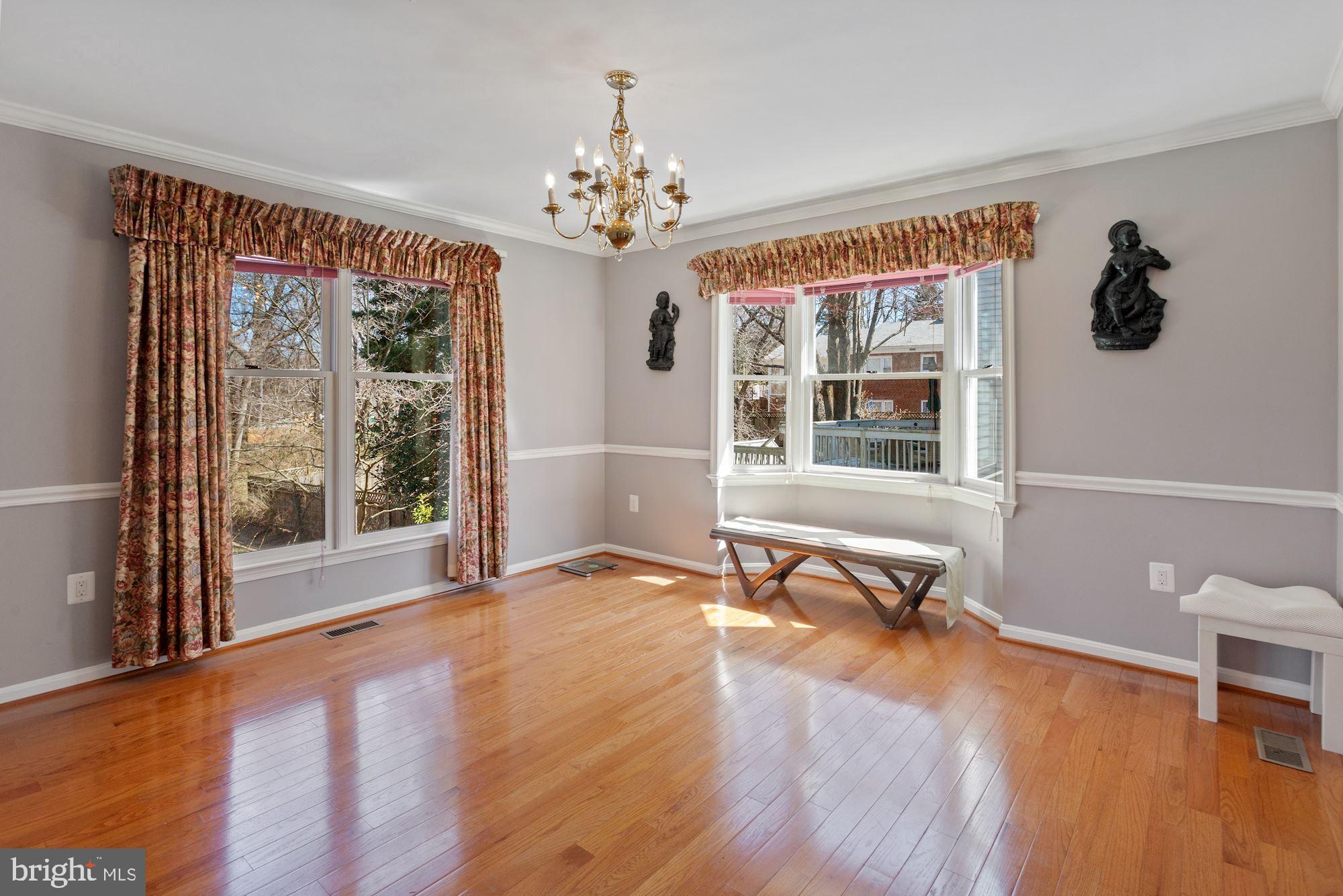 6042 Munson Hill Road Falls Church, VA 22044 - Photo 10 of 77 Dining Area plenty of day Light