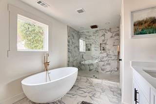 825 Beryl Street Southwest Atlanta, GA 30310 - Photo 13 of 19 a bathroom with a bathtub and shower