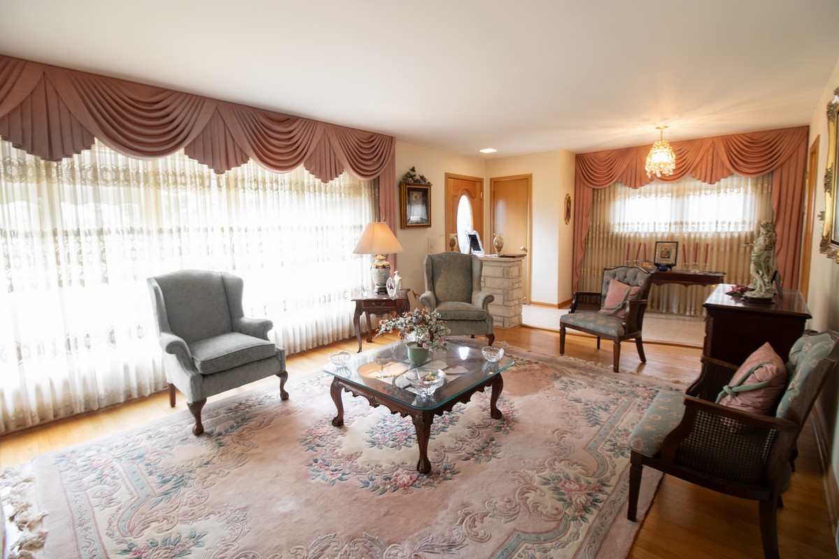 8662 North Merrill Street Niles, IL 60714 - Photo 7 of 27