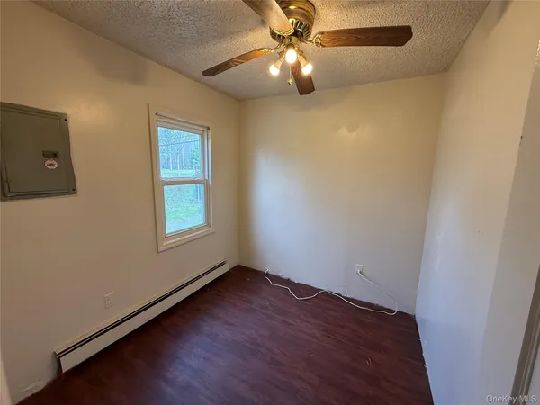 $1,650 | 3463 Highway 52, Pine Bush, NY 12566