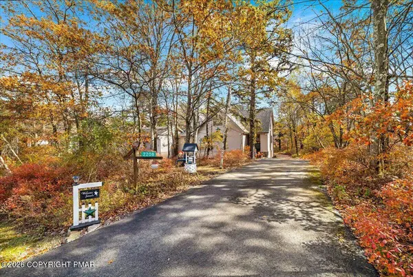 $688,000 | 2208 Mohegan Court, Long Pond, PA 18334