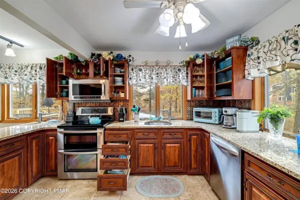 $688,000 | 2208 Mohegan Court, Long Pond, PA 18334