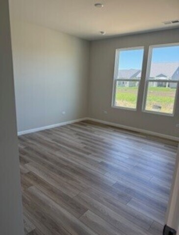 3302 Wildlight Road Aurora, IL 60503 - Photo 6 of 11 an empty room with windows and closet