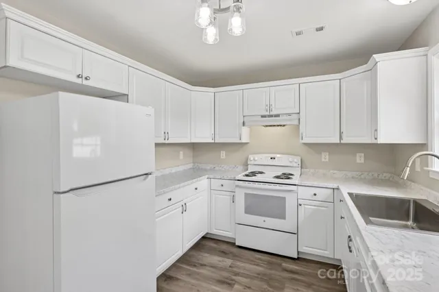 $300,000 | 1827 Piper's Ridge Circle Northwest, Conover, NC 28613