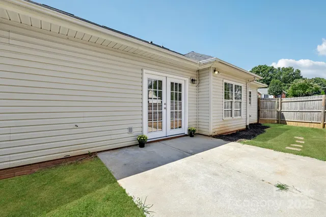 $300,000 | 1827 Piper's Ridge Circle Northwest, Conover, NC 28613