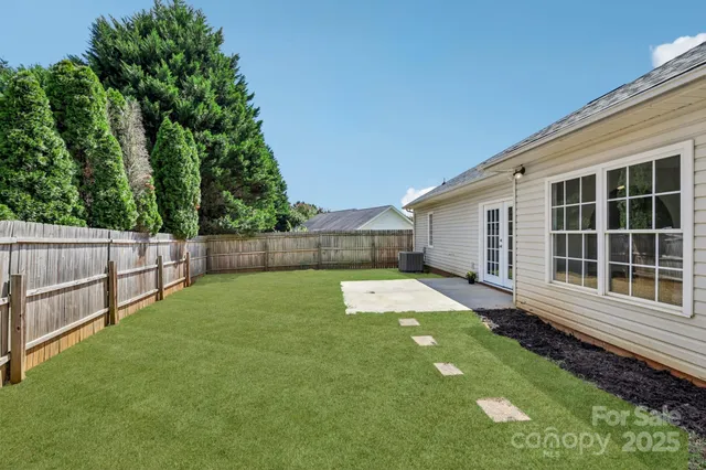 $300,000 | 1827 Piper's Ridge Circle Northwest, Conover, NC 28613