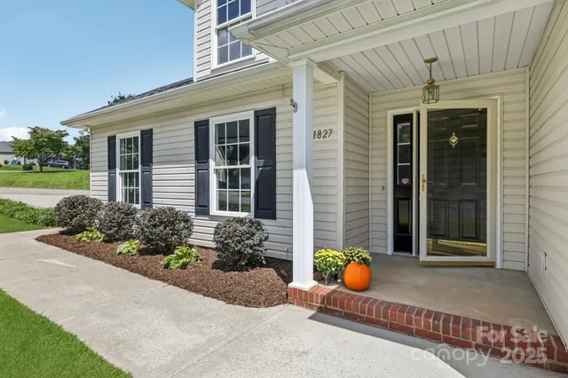 $300,000 | 1827 Piper's Ridge Circle Northwest, Conover, NC 28613