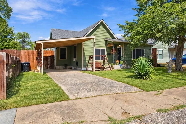 $239,000 | 215 West Munson Street, Denison, TX 75020