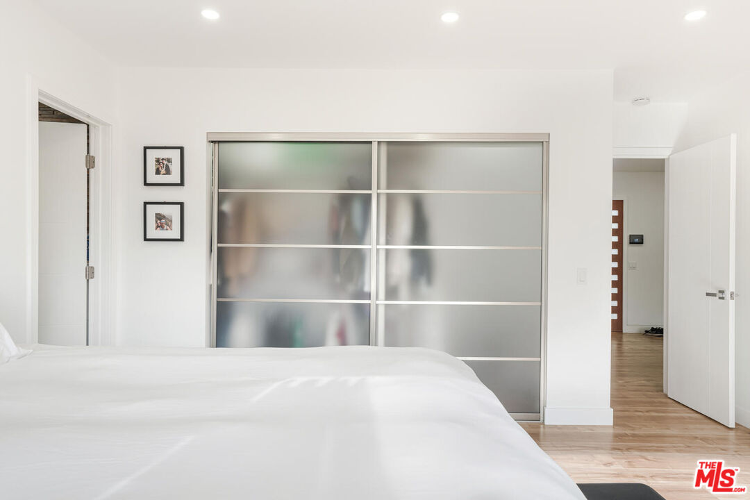 2204 Ridgemont Drive Los Angeles, CA 90046 - Photo 24 of 34 a room with a white walls