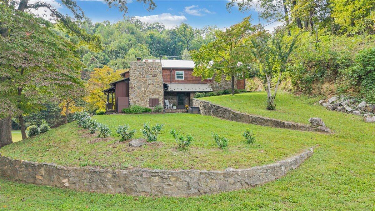 7965 Franklin Road Boones Mill, VA 24065 - Photo 102 of 114 122-DJI_20260928151337_0402_D