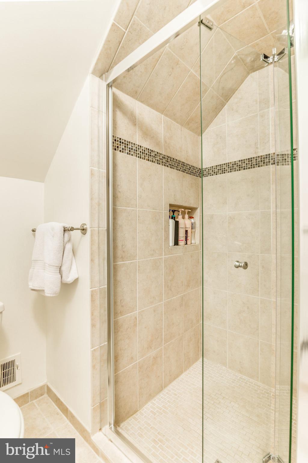 7600 Sebago Road Bethesda, MD 20817 - Photo 16 of 30 Bath (Master)