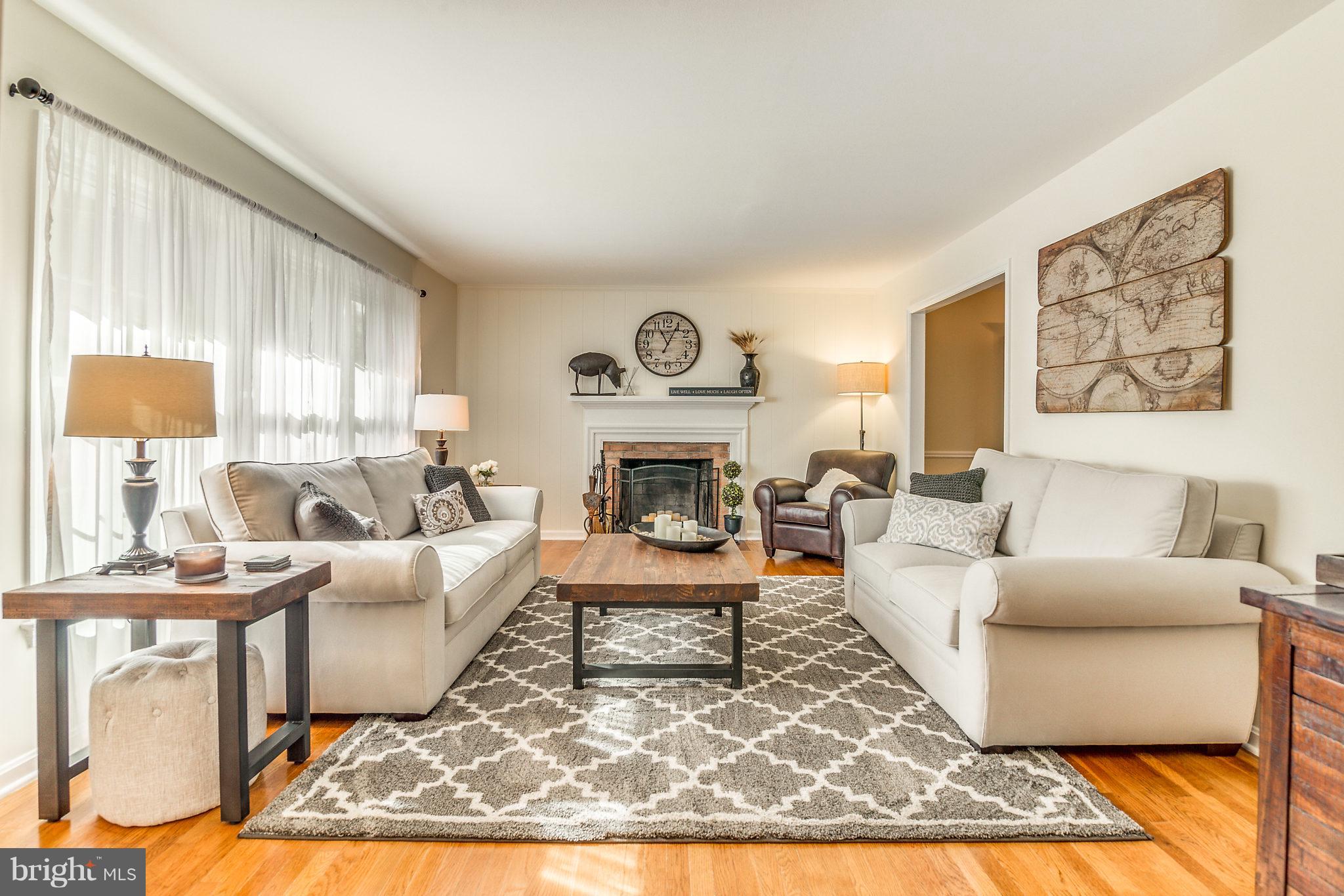 7600 Sebago Road Bethesda, MD 20817 - Photo 3 of 30 Living Room