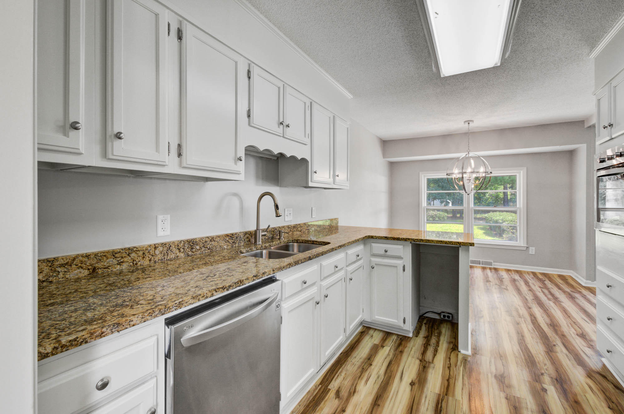 8176 Wainwright Road North Charleston, SC 29406 - Photo 11 of 24 CalSiglerPhotography-8176WainWright (15)