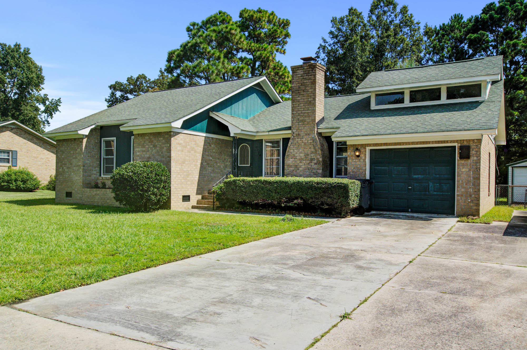 8176 Wainwright Road North Charleston, SC 29406 - Photo 3 of 24 CalSiglerPhotography-8176WainWright (3)