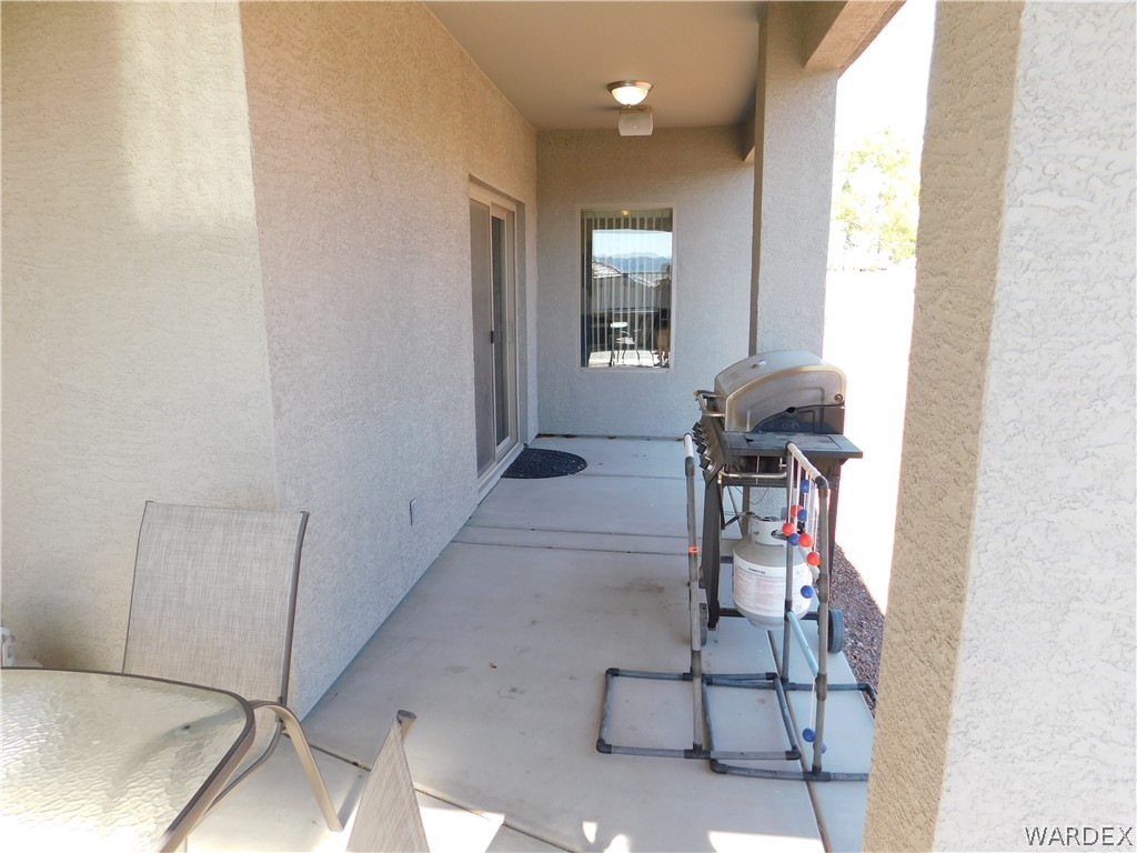3370 South Ridge Avenue Bullhead City, AZ 86429 - Photo 22 of 56 a view of entryway with livingroom and furniture