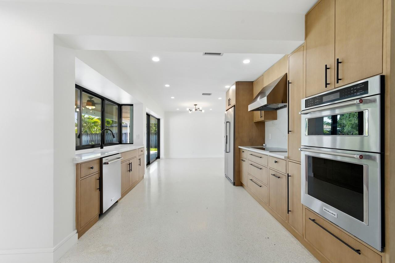 3420 Northeast 26th Avenue Lighthouse Point, FL 33064 - Photo 9 of 42 Photo 9