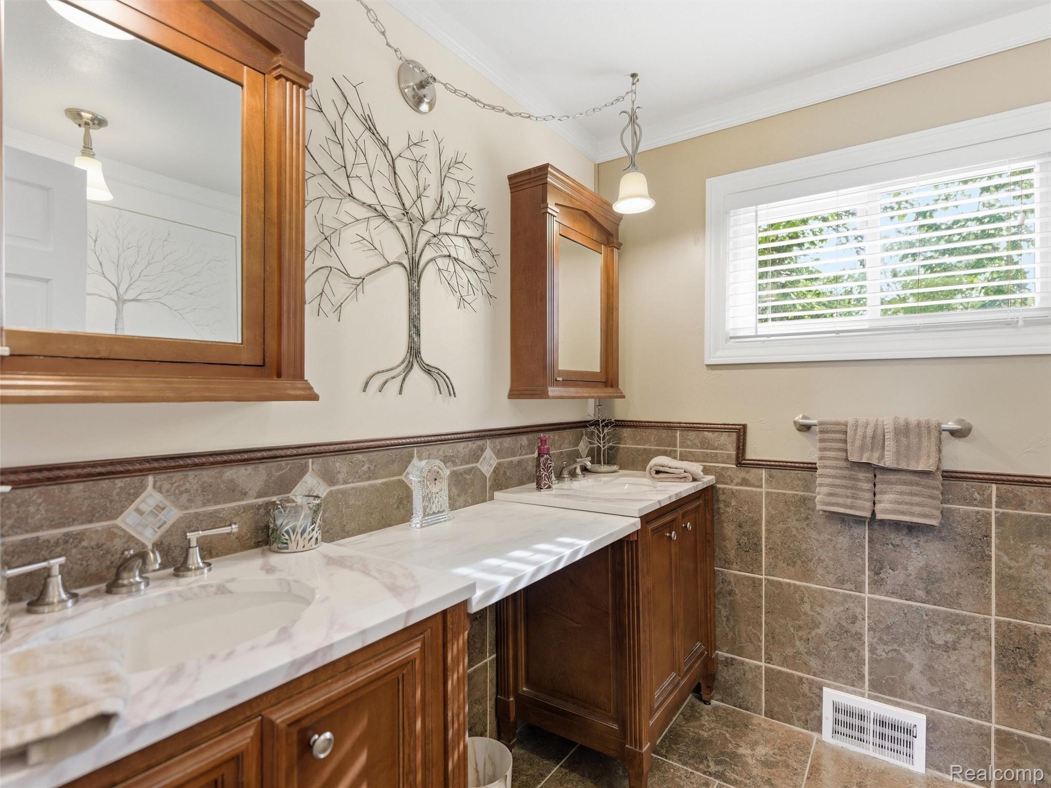 12099 Torrey Road Fenton, MI 48430 - Photo 23 of 60 48-DSC09903.jpg