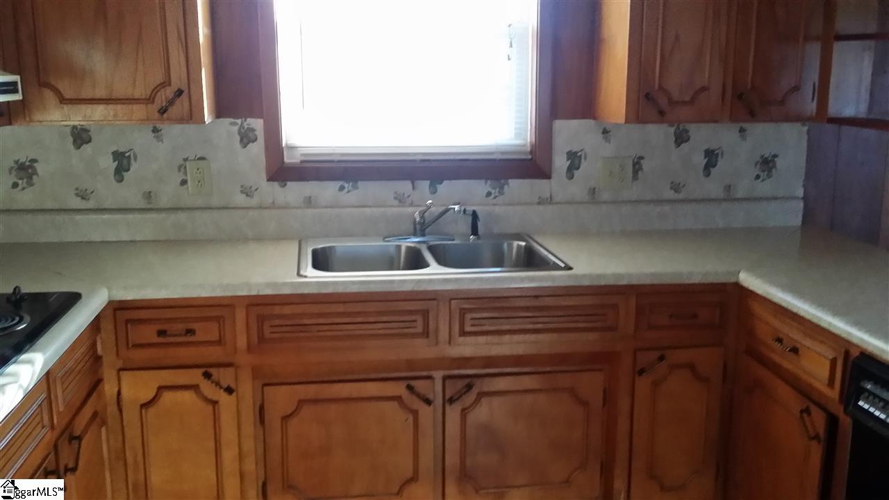 111 Poplar Drive Greer, SC 29651 - Photo 3 of 21