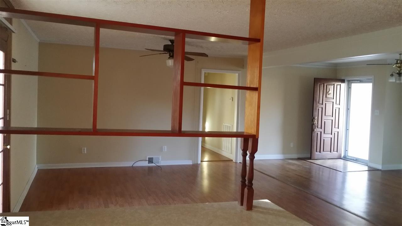 111 Poplar Drive Greer, SC 29651 - Photo 4 of 21
