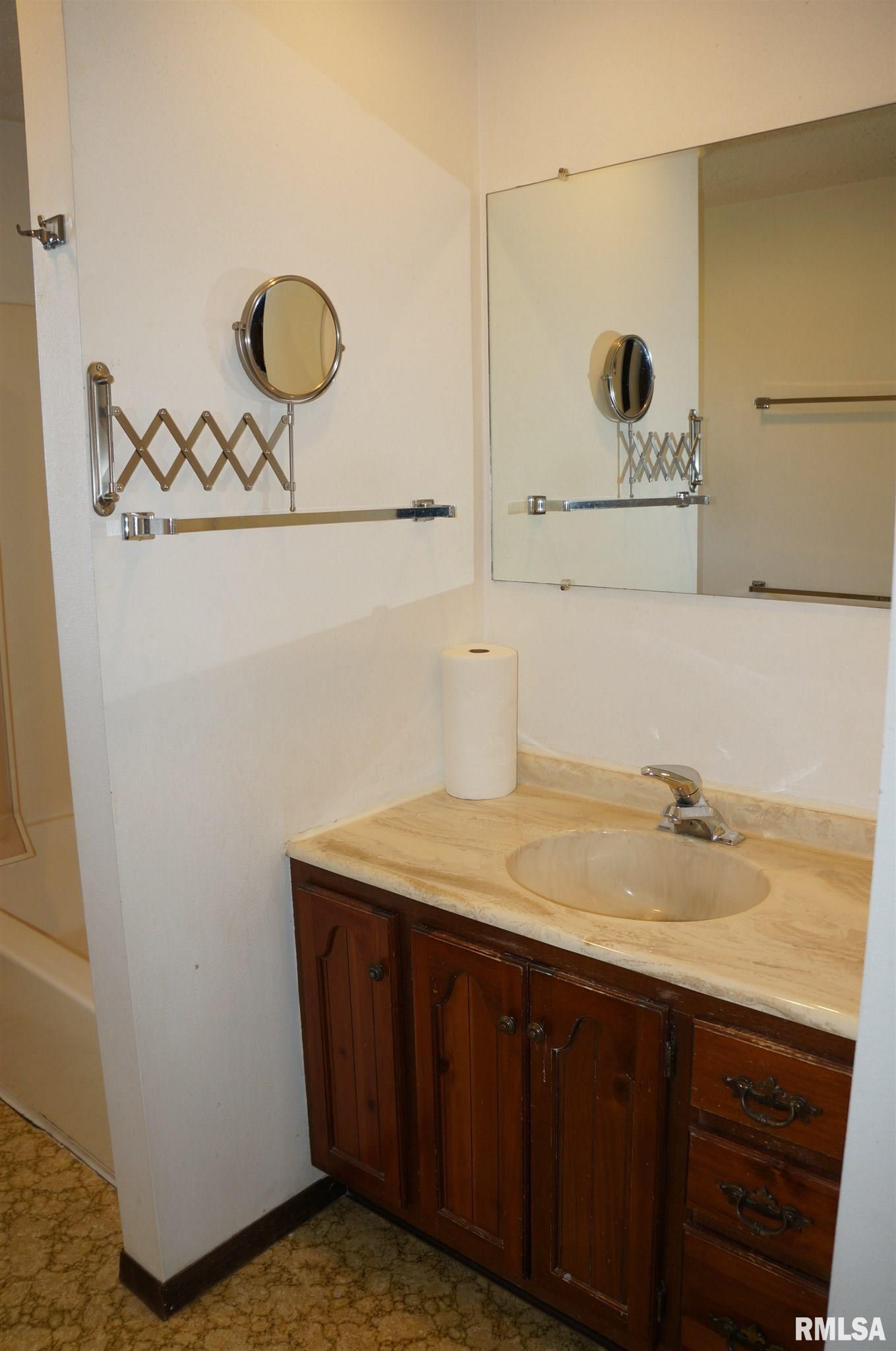 13997 Frazee Road Divernon, IL 62530 - Photo 15 of 39