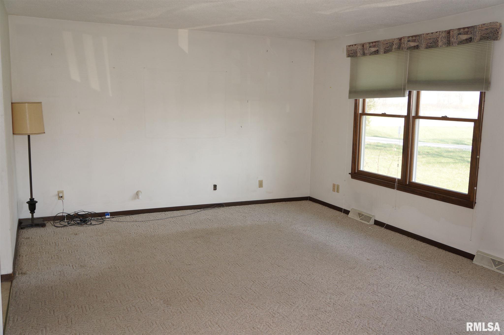 13997 Frazee Road Divernon, IL 62530 - Photo 5 of 39