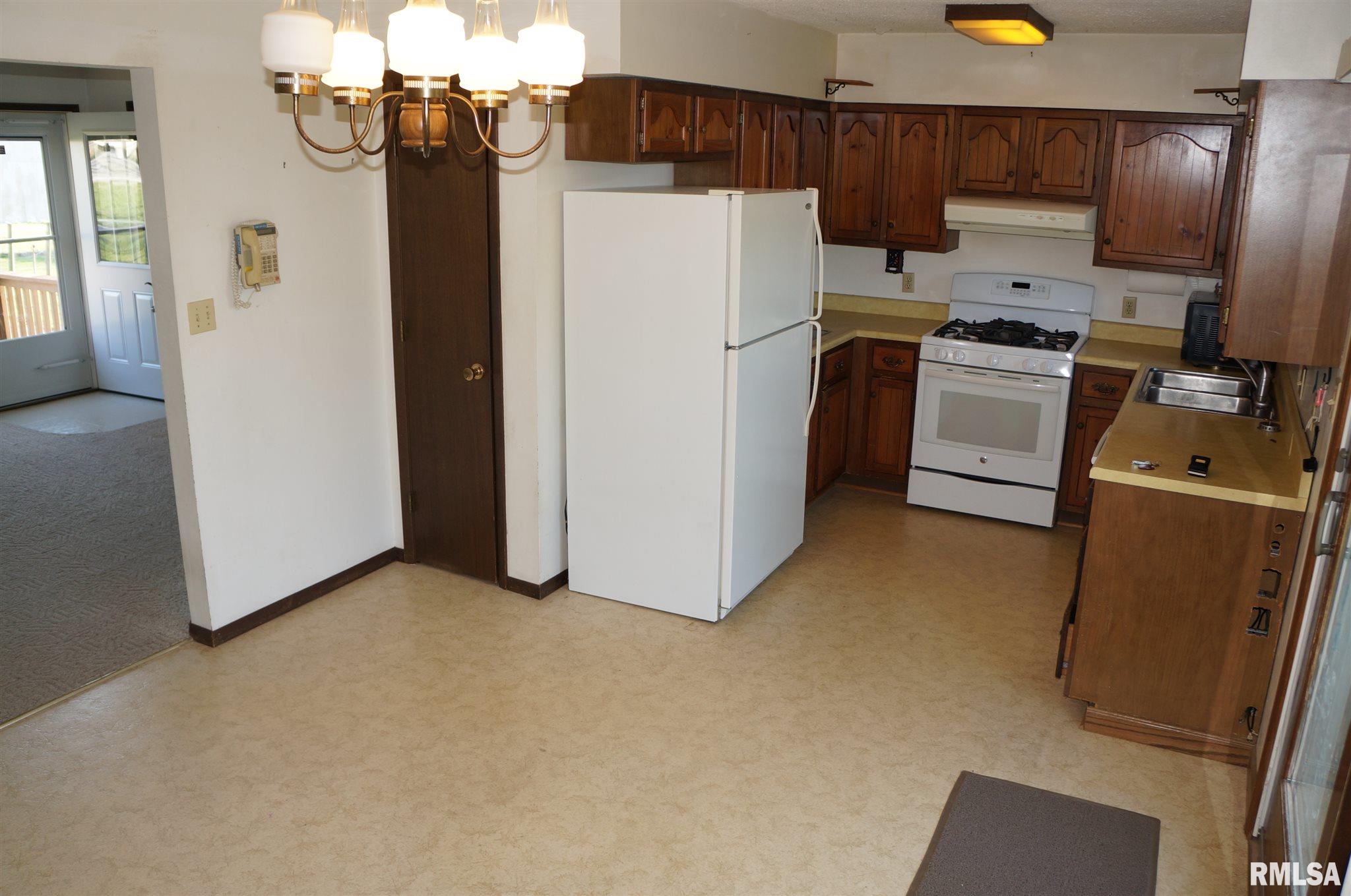 13997 Frazee Road Divernon, IL 62530 - Photo 6 of 39