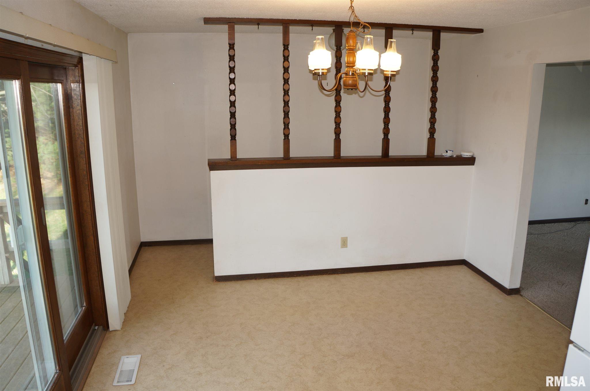 13997 Frazee Road Divernon, IL 62530 - Photo 9 of 39