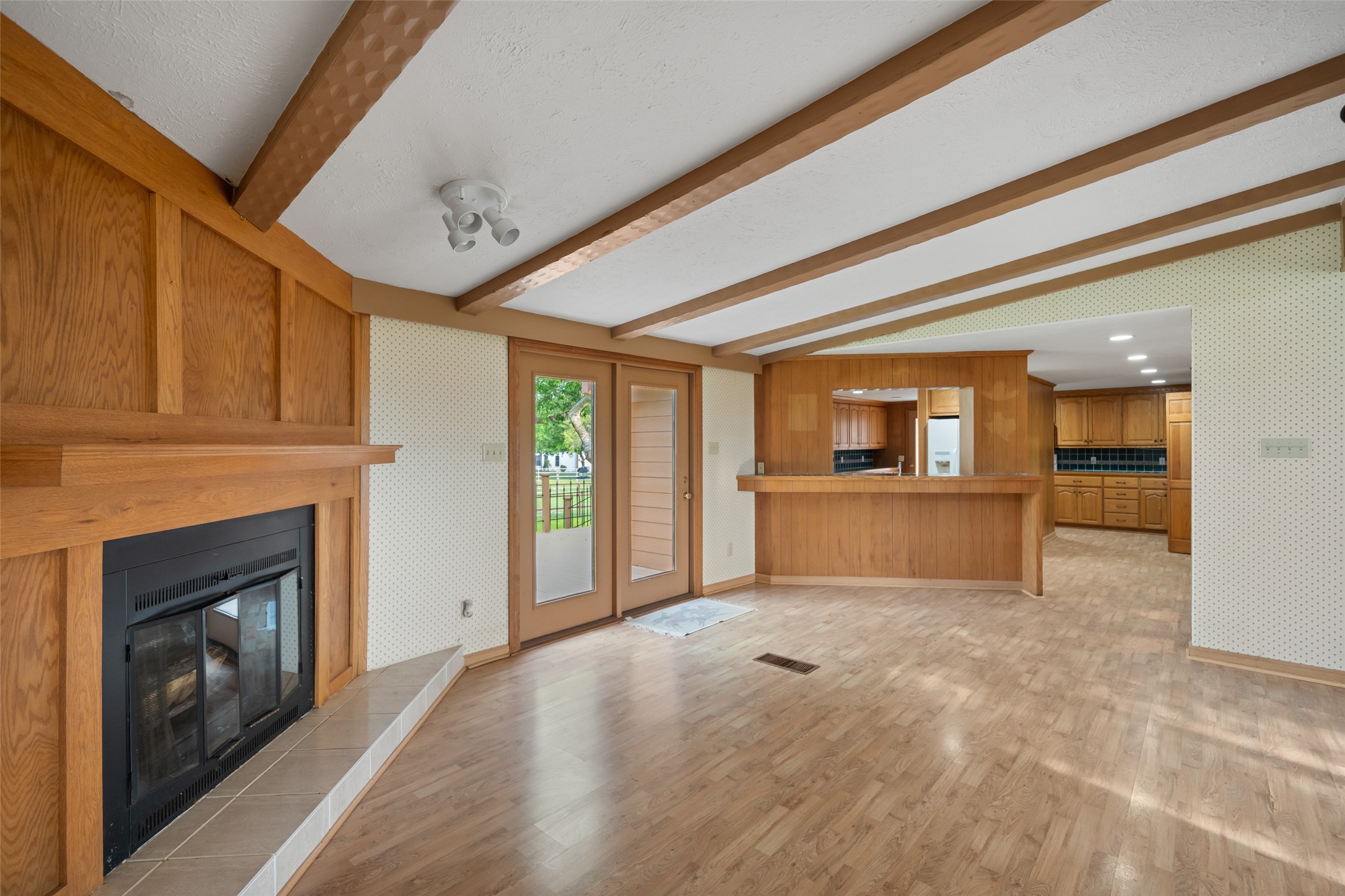 119 Fm 1891 Shiner, TX 77984 - Photo 8 of 40 a view of a livingroom with a fireplace