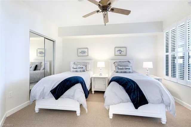 a view of livingroom with washer and dryer